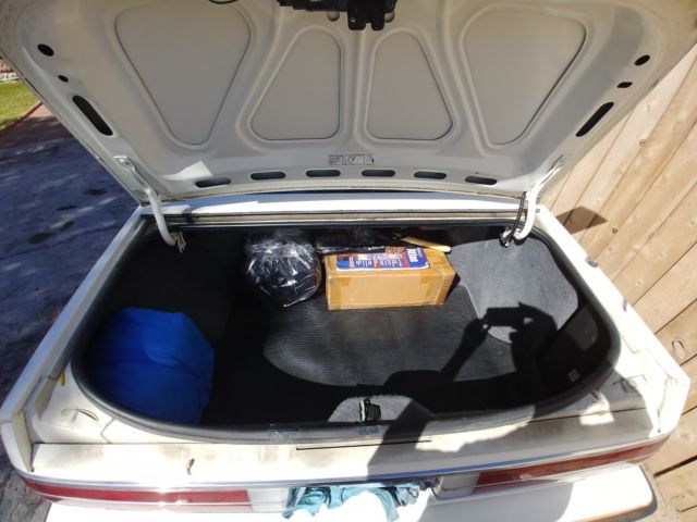 1988 White Buick Park Avenue Sedan