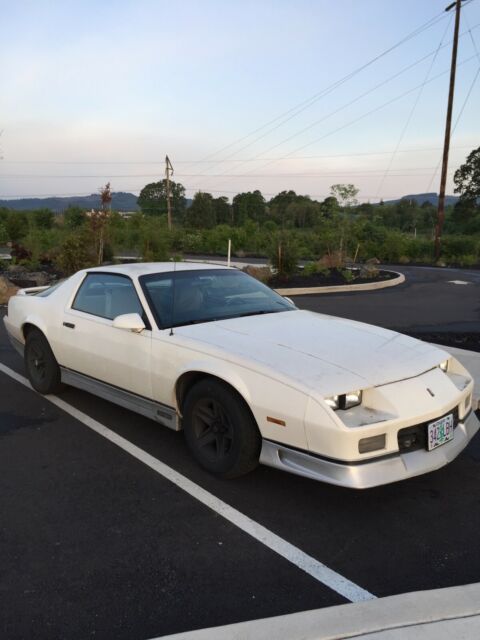 1988 White Chevrolet Camaro Coupe