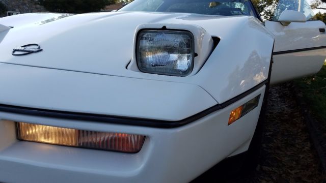 1988 White Chevrolet Corvette Coupe
