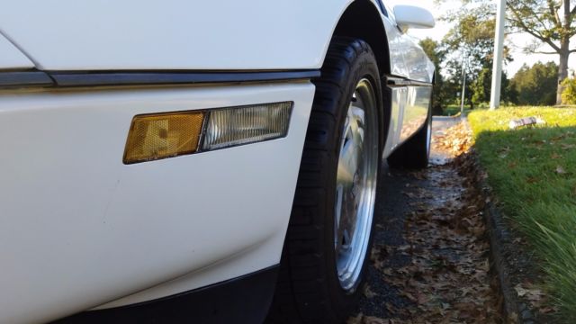 1988 White Chevrolet Corvette Coupe