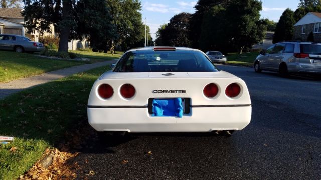 1988 White Chevrolet Corvette Coupe