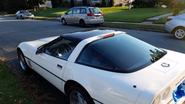 1988 White Chevrolet Corvette Coupe