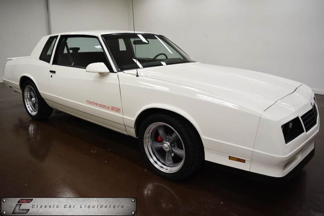1988 White Chevrolet Monte Carlo SS Car