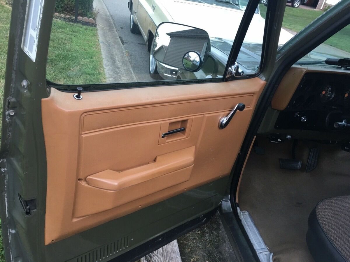 1988 Green Chevrolet R20 Pickup