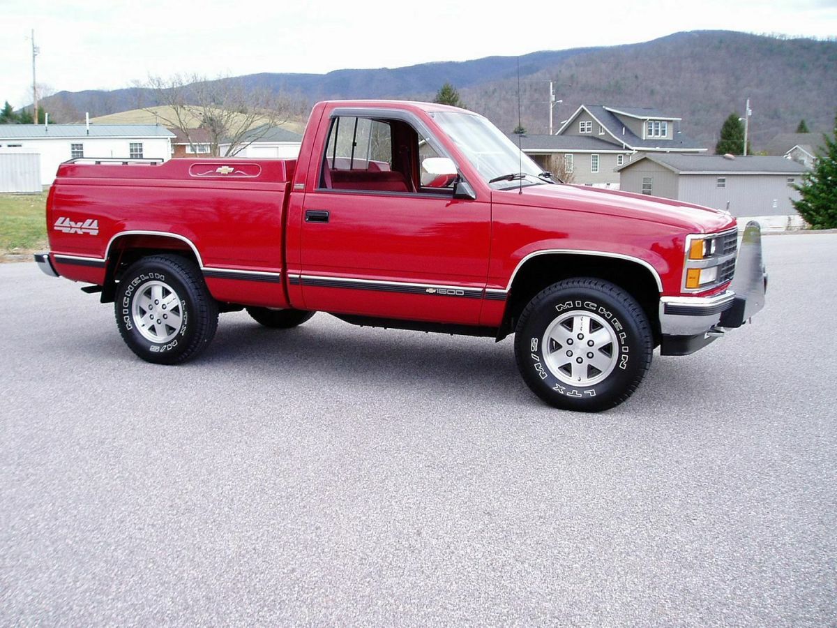 1988 Red Chevrolet Silverado 1500 Standard Cab Pickup