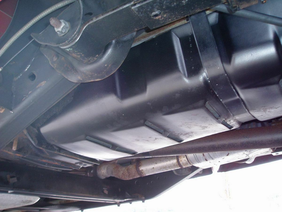 1988 Red Chevrolet Silverado 1500 Standard Cab Pickup