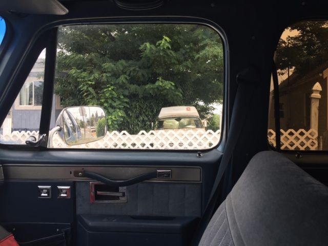 1988 Blue Chevrolet Suburban SUV