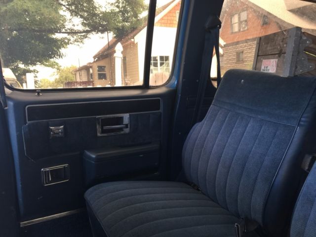 1988 Blue Chevrolet Suburban SUV
