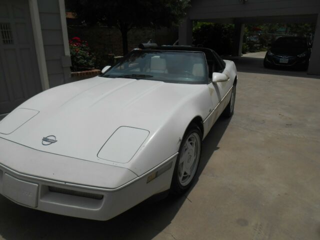 1988 White Chevrolet Corvette Convertible