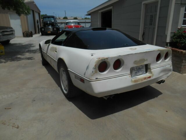 1988 White Chevrolet Corvette Convertible