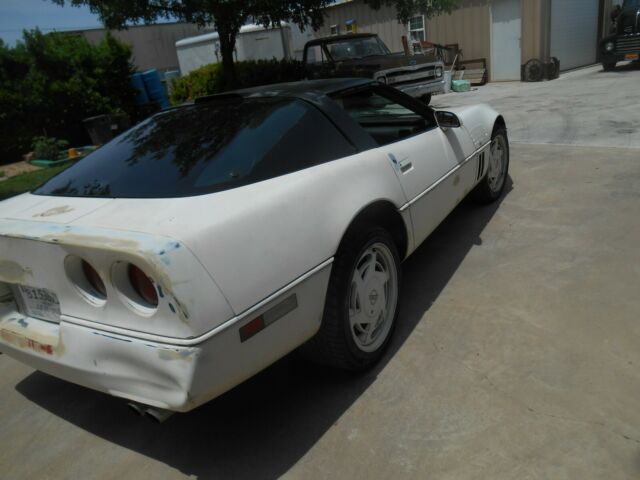 1988 White Chevrolet Corvette Convertible