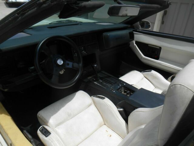 1988 White Chevrolet Corvette Convertible