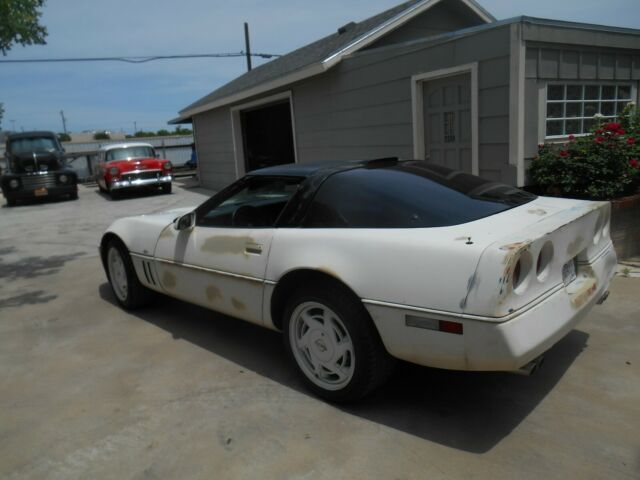 1988 White Chevrolet Corvette Convertible