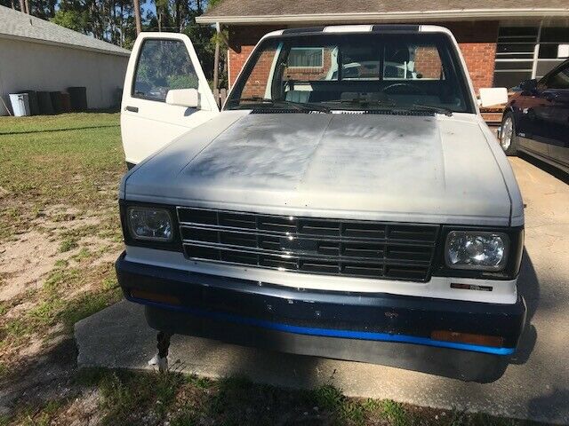 1988 White Chevrolet S-10 Standard Cab Pickup