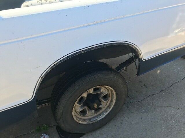 1988 White Chevrolet S-10 Standard Cab Pickup