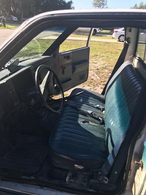 1988 White Chevrolet S-10 Standard Cab Pickup