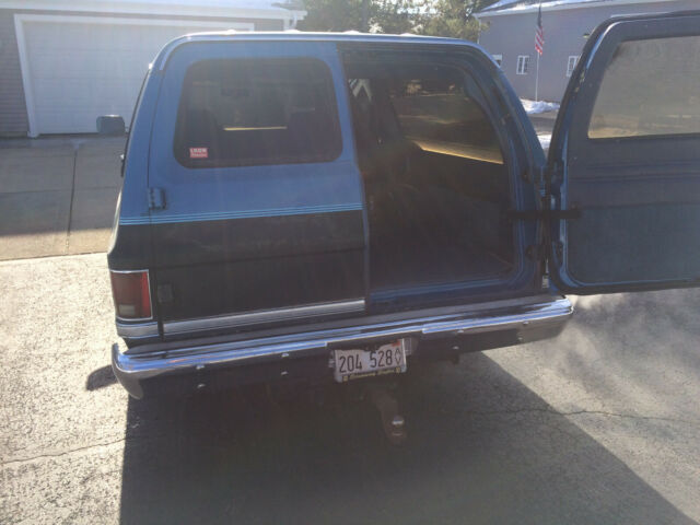 1988 Blue Chevrolet Suburban