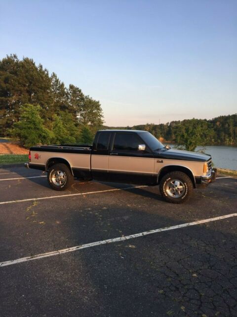 1988 Black Chevrolet S-10 Extended Cab Pickup