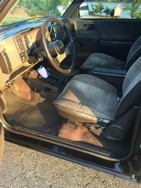 1988 Black Chevrolet S-10 Extended Cab Pickup