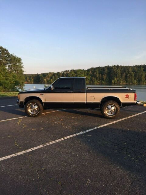 1988 Black Chevrolet S-10 Extended Cab Pickup