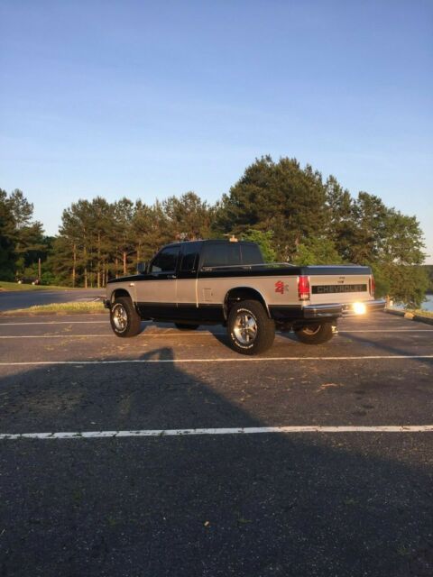 1988 Black Chevrolet S-10 Extended Cab Pickup
