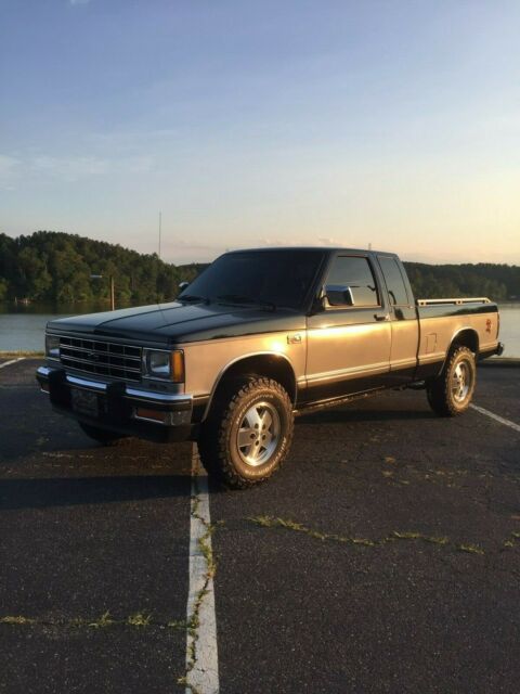 1988 Black Chevrolet S-10 Extended Cab Pickup