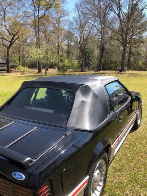 1988 Black/silver Ford Mustang Convertible