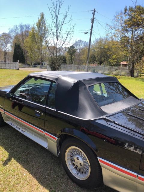 1988 Black/silver Ford Mustang Convertible