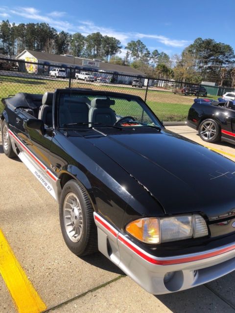 1988 Black/silver Ford Mustang Convertible