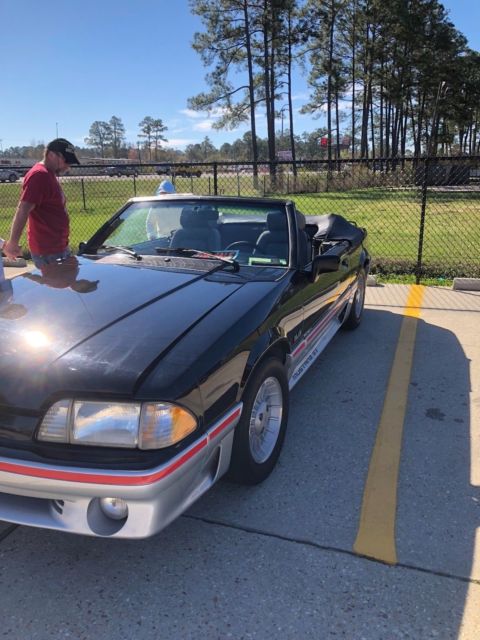 1988 Black/silver Ford Mustang Convertible