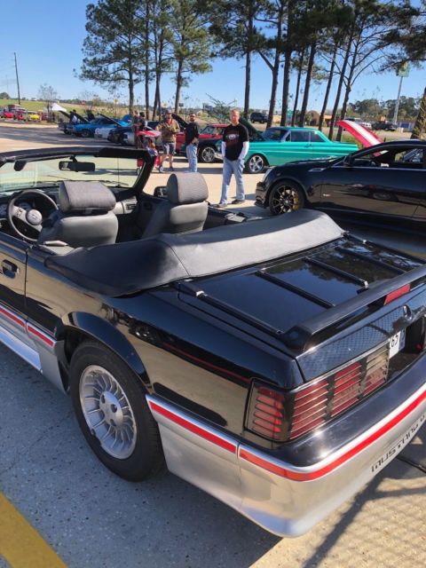 1988 Black/silver Ford Mustang Convertible