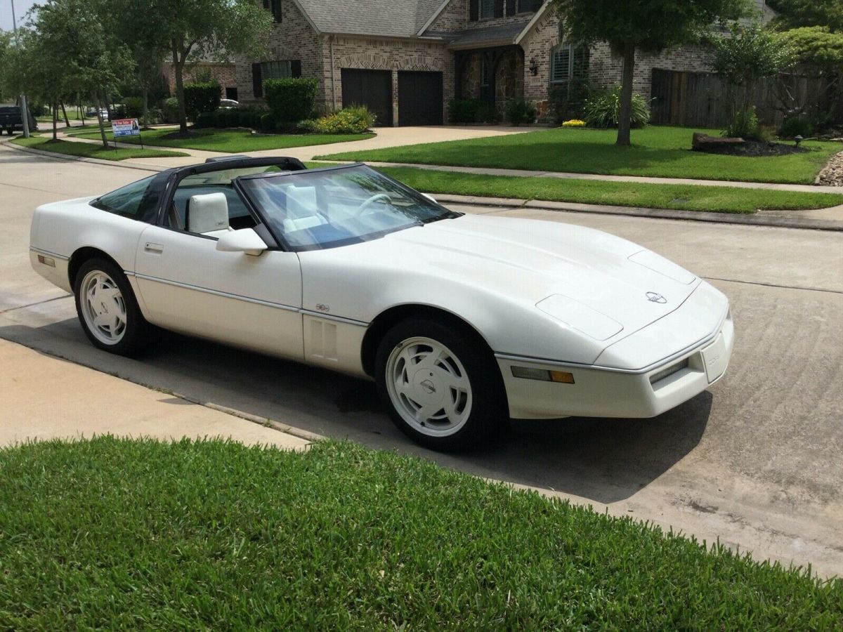 1988 White Chevrolet Corvette Coupe