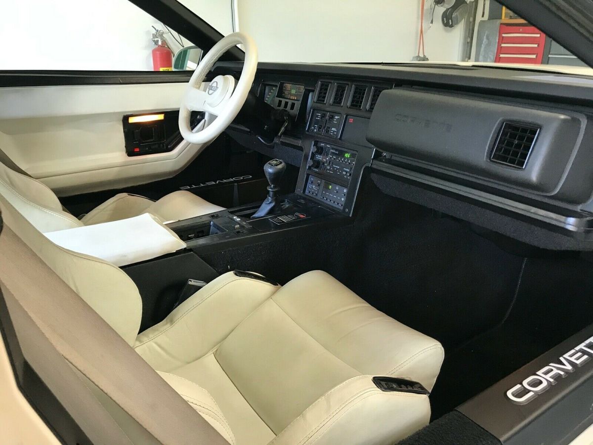 1988 White Chevrolet Corvette Coupe