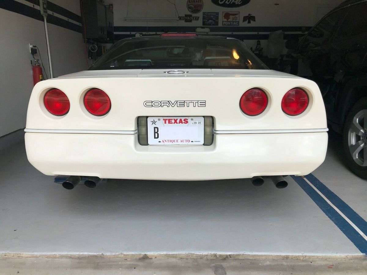 1988 White Chevrolet Corvette Coupe