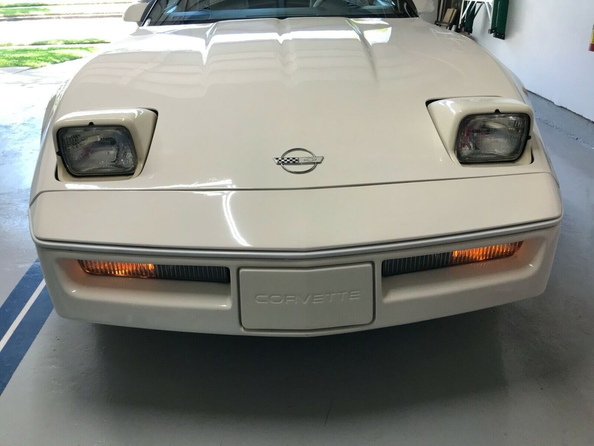 1988 White Chevrolet Corvette Coupe