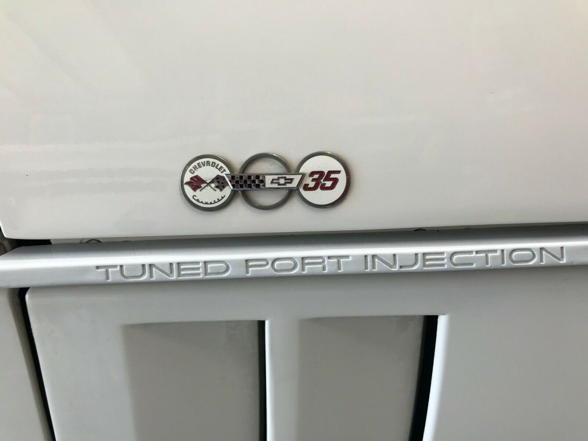 1988 White Chevrolet Corvette Coupe