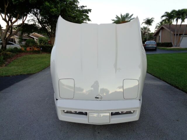 1988 White Chevrolet Corvette Coupe