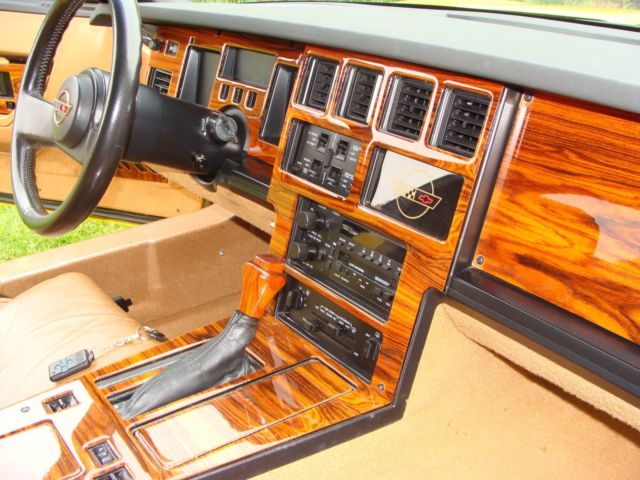 1988 Gold Chevrolet Corvette Coupe