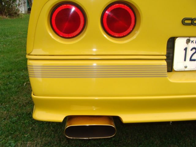 1988 Gold Chevrolet Corvette Coupe