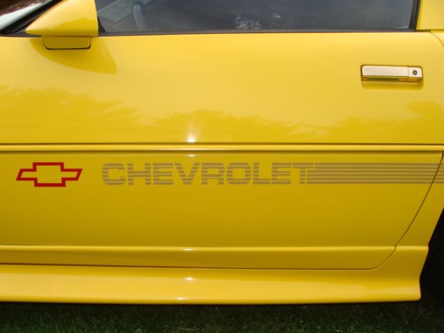 1988 Gold Chevrolet Corvette Coupe