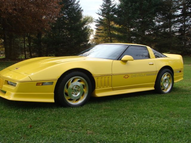 1988 Gold Chevrolet Corvette Coupe