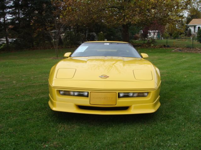 1988 Gold Chevrolet Corvette Coupe