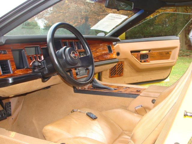 1988 Gold Chevrolet Corvette Coupe