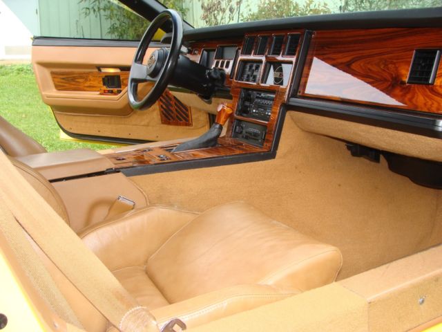 1988 Gold Chevrolet Corvette Coupe