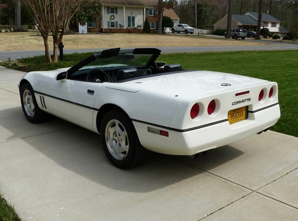 1988 White Chevrolet Corvette Convertible