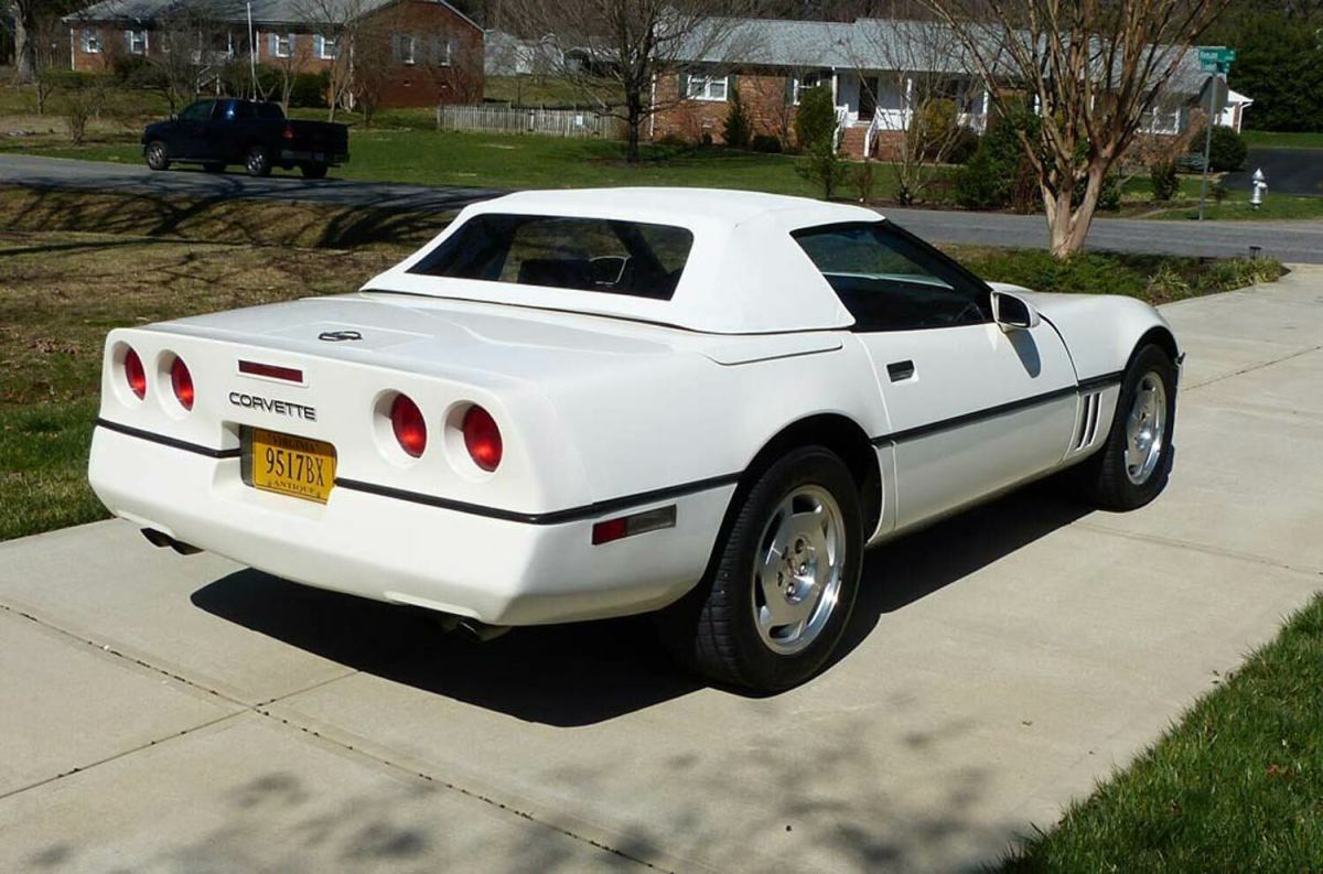 1988 White Chevrolet Corvette Convertible