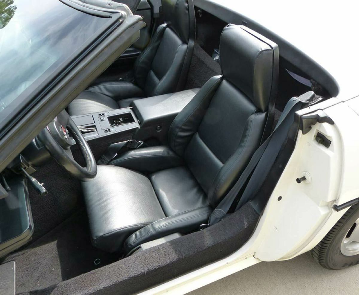 1988 White Chevrolet Corvette Convertible