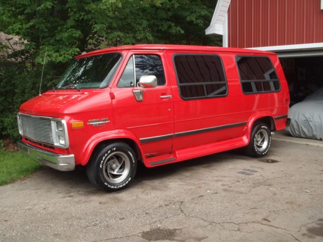 1988 RED Chevrolet G20 Van