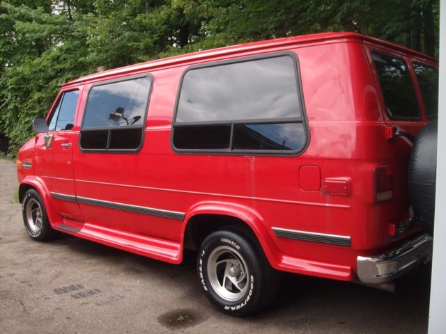 1988 RED Chevrolet G20 Van