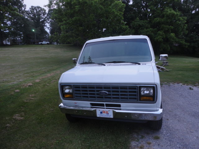1988 White Ford E-Series Van workvan
